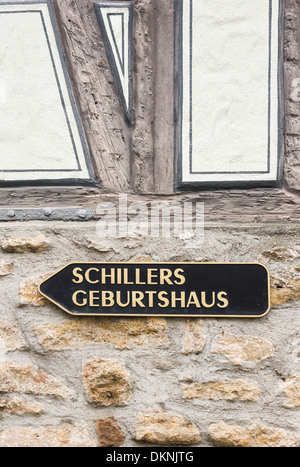 Wegweiser, die den Weg zu Schillers Geburtshaus, Marbach, Baden-Württemberg, Deutschland Stockfoto