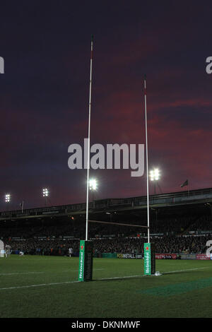 Leicester, UK. 8. Dezember 2013. Al unglaublichen Sonnenuntergang über den Heineken Cup Pool Spiel zwischen Leicester Tigers und Montpellier am Welford Road Credit: Action Plus Sport/Alamy Live News Stockfoto