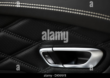 Detail der Türöffner aus im Inneren eines Autos Stockfoto