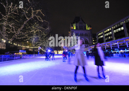 Outdoor-Eisbahn im Natural History Museum, London Stockfoto