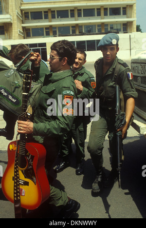 Irische Truppen der Vereinten Nationen 47th Infanterie Bataillon starten eine Dienstreise Ankunft Beirut Flughafen 1980 1980er Jahre HOMER SYKES Stockfoto