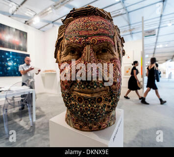 Miami, Florida, USA. 8. Dezember 2013. "Peter" von Michael Ferris Jr. ist ausgestellt im Zusammenhang eines von Dutzenden von Satelliten und messen, die jedes Jahr mit der Art Basel Miami Beach zeitgleich montiert werden. Bildnachweis: Brian Cahn/ZUMAPRESS.com/Alamy Live-Nachrichten Stockfoto