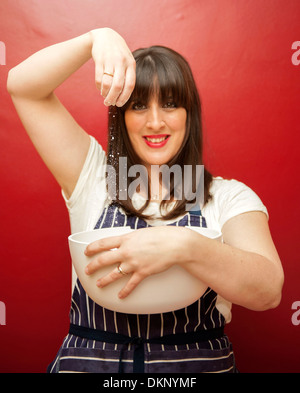 Beca Lyne-Perkis war ein Kandidat auf der Great British Bake Off-TV-Serie auf BBC 2. Stockfoto