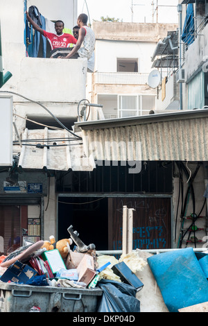 Israel. Die alten Levinski Straße in Tel-Aviv, jetzt ein Slum von afrikanischen Einwanderern und Flüchtlingen bevölkert. Stockfoto