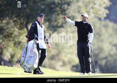 Thousand Oaks, Kalifornien, USA. 7. Dezember 2013. 07.12.13 Thousand Oaks, CA: Tiger Woods und Caddy spielte Joe LaCava während der dritten Runde der 2013 nordwestlichen gegenseitige World Challenge im Sherwood Country Club. Die jährliche Veranstaltung profitiert die Tiger Woods Foundation. © Michael Zito/Eclipse/ZUMAPRESS.com/Alamy Live-Nachrichten Stockfoto