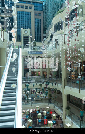 Weihnachtsschmuck in Australien auf Collins Shopping Centre, Melbourne, Australien Stockfoto