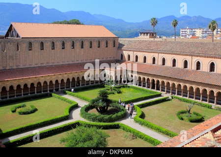 Kreuzgang der Kathedrale von Monreale, Monreale, Sizilien, Italien Stockfoto