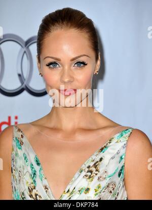 Laura Vandervoort im Ankunftsbereich für TrevorLIVE Los Angeles für The Trevor Project, Hollywood Palladium, Los Angeles, CA 8. Dezember 2013. Foto von: Dee Cercone/Everett Collection Stockfoto