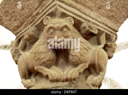 Mittelalterliche Hauptstadt Spalten, Krypta der Basilika des Heiligen Nikolaus (Basilica di San Nicola), Bari, Apulien, Italien Stockfoto