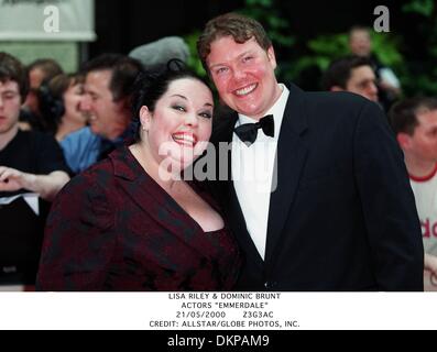 21. Mai 2000 - LISA RILEY & DOMINIC BRUNT. SCHAUSPIELER '' EMMERDALE''.21/05/2000.Z3G3AC. Bildnachweis: ALLSTAR / (Kredit-Bild: © Globe Photos/ZUMAPRESS.com) Stockfoto