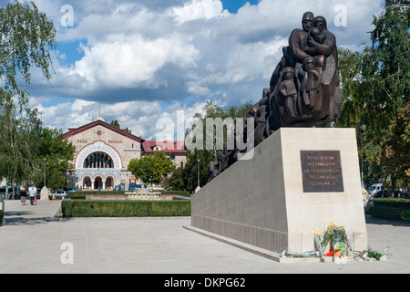 Denkmal vor der Chisinau Bahnhof an die Deportierten durch das kommunistische Regime in Chisinau, der Hauptstadt der Republik Moldau. Stockfoto