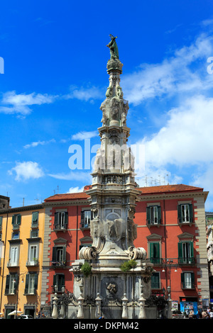 Guglia Obelisk der Immaculata (1750), quadratische Gesu Nuovo, Neapel, Kampanien, Italien Stockfoto