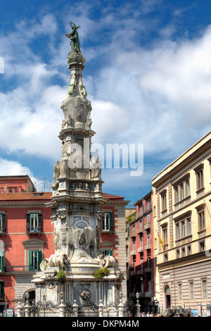 Guglia Obelisk der Immaculata (1750), quadratische Gesu Nuovo, Neapel, Kampanien, Italien Stockfoto