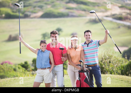 Freunde auf Golfplatz Stockfoto