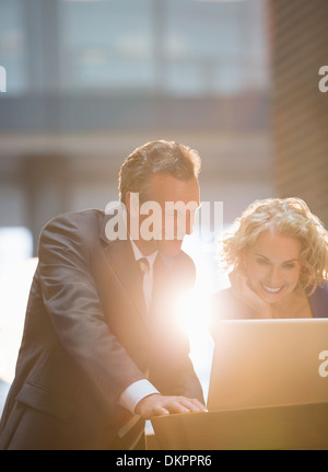 Business Leute, die im Büro Stockfoto