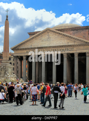 Säulenhalle des Pantheon, Piazza della Rotonda, Rom, Italien Stockfoto