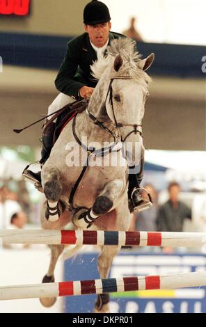 4. Dezember 1998 - Sao Paulo, BRASIL - 20030424: SAO PAULO, Brasilien: Datei ALVARO AFONSO DE MIRANDA NETO, bekannt als DODA, der Freund von ATHINA ONASSIS. DER BRASILIANER JOKEY, WURDE IN SAO PAULO GEBOREN UND IST DER SOHN VON EINEM BUISNESSMAN. 29 JAHRE, HAT MEHRERE INTERNATIONALE MEDAILLEN UND LEBT SEIT VIER JAHREN IN BELGIEN... ATHINA ONASSIS, 18, IM FEBRUAR 2002 ERFÜLLT UND BEGANN EINE BEZIEHUNG MIT IHR IM SEPTEMBER Stockfoto