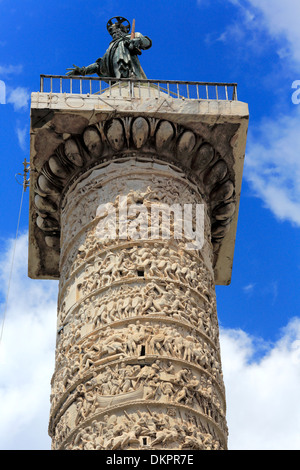 Spalte von Marcus Aurelius (193), Piazza Colonna, Rom, Italien Stockfoto