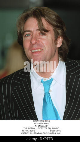 15. November 2000 - ODEON, LEICESTER SQ, LONDO - JONATHAN ROSS. TV-MODERATORIN. N, ENGLAND. DAS ODEON LEICESTER SQ, LONDO.15/11/2000.BC90E14C. CREDIT: (Kredit-Bild: © Globe Photos/ZUMAPRESS.com) Stockfoto