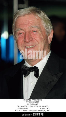 22. November 2000 - ODEON, LEICESTER SQ, LONDO - MICHAEL PARKINSON. TV-MODERATORIN. N, ENGLAND. DAS ODEON LEICESTER SQ, LONDO.22/11/2000.BC89F5AC. CREDIT: (Kredit-Bild: © Globe Photos/ZUMAPRESS.com) Stockfoto