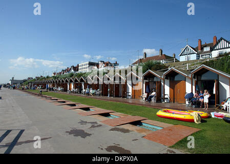 STRAND HÜTTEN SÜDSTRAND. BRIDLINGTON, EAST YORKSHIRE. BRIDLINGTON, BRIDLINTON.03/09/2002.DI244. Stockfoto