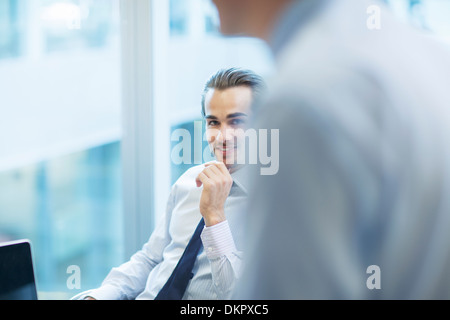 Geschäftsleute im Büro Stockfoto