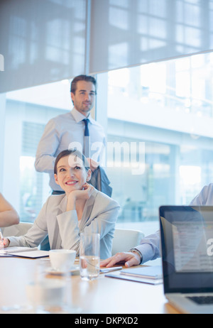 Business-Leute reden in treffen Stockfoto