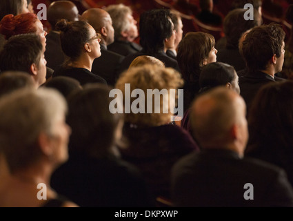 Aufmerksame Theater-Publikum Stockfoto
