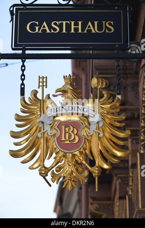 Verbindliche Aushaengeschild, Bier, Gasthaus, Frankfurt am Main, Hessen, Deutschland / Aushängeschild Stockfoto