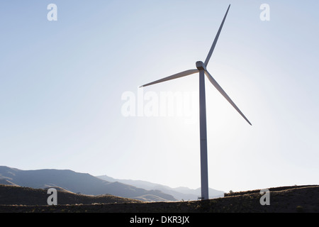 Silhouette der Windturbine in ländlichen Landschaft Stockfoto