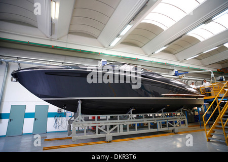 Rivarama Superyacht im Bau an der Riva-Fabrik in Sarnico, Italien. Stockfoto