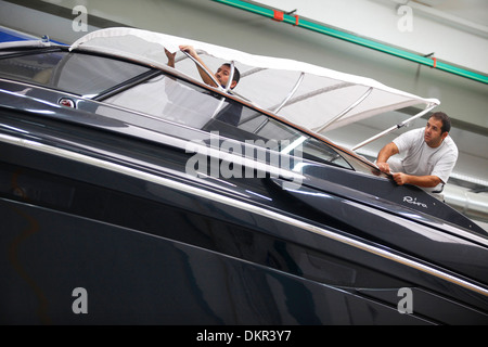 Rivarama Superyacht im Bau an der Riva-Fabrik in Sarnico, Italien. Stockfoto