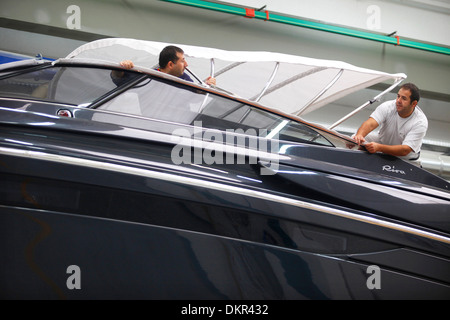 Rivarama Superyacht im Bau an der Riva-Fabrik in Sarnico, Italien. Stockfoto