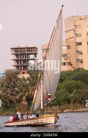 Boot in der Nil - Flucca - Fähre Boot @ Maadi - Cairo Stockfoto