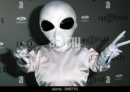 FREMD. X-FILES-FINALE-WARP-PARTY. ANGELES, USA. HOUSE OF BLUES, HOLLYWOOD, LOS.27/04/2002.LA2926 Stockfoto