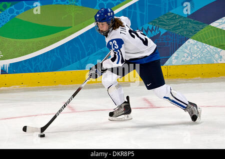 14. Februar 2010 - Vancouver, British Columbia, Kanada - Finnland NINA TIKKINEN. Womens Hockey vorläufige Runde Finnland Shutout Russland 5-1 bei Olympischen Winterspielen 2010 in Vancouver. (Kredit-Bild: © Patrick T Fallon/ZUMA Press) Stockfoto