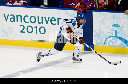 14. Februar 2010 - Vancouver, British Columbia, Kanada - Finnland HEIDI PELTTARI. Womens Hockey vorläufige Runde Finnland Shutout Russland 5-1 bei Olympischen Winterspielen 2010 in Vancouver. (Kredit-Bild: © Patrick T Fallon/ZUMA Press) Stockfoto