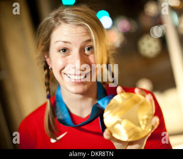 14. Februar 2010 - Vancouver, British Columbia, Kanada - USA-Mogule Skifahrer HANNAH KEARNEY mit dem ersten USA-Gold Medaille bei den Olympischen Winterspielen 2010. (Kredit-Bild: © Patrick T Fallon/ZUMApress.com) Stockfoto