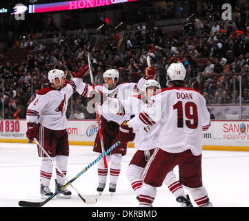 29. November 2009 - schlagen Anaheim, Kalifornien, USA - NHL HOCKEY - The Phoenix Coyotes die Anaheim Ducks, 3: 2 in der Overtime im Honda Center, Anaheim. (Kredit-Bild: © Scott Mitchell/ZUMA Press) Stockfoto