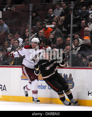 29. November 2009 - schlagen Anaheim, Kalifornien, USA - NHL HOCKEY - The Phoenix Coyotes die Anaheim Ducks, 3: 2 in der Overtime im Honda Center, Anaheim. (Kredit-Bild: © Scott Mitchell/ZUMA Press) Stockfoto