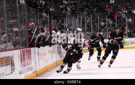 29. November 2009 - schlagen Anaheim, Kalifornien, USA - NHL HOCKEY - The Phoenix Coyotes die Anaheim Ducks, 3: 2 in der Overtime im Honda Center, Anaheim. (Kredit-Bild: © Scott Mitchell/ZUMA Press) Stockfoto