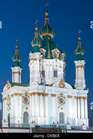 Abenddämmerung Blick auf St. Andreaskirche in Kiew, die Hauptstadt der Ukraine. Stockfoto