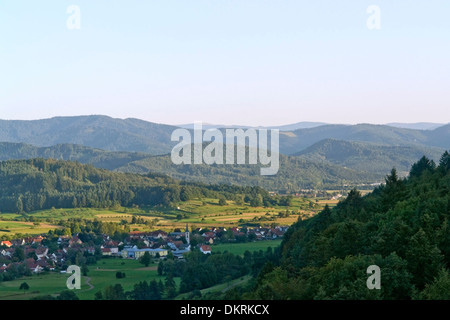 Landschaft rund um die "Hochburg Emmendingen" in Süddeutschland, am Abend von oben gesehen Stockfoto