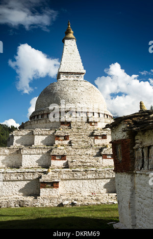 Bhutan, Pele La Pass, Chendebji buddhistische Chorten auf Nepals Bodhnath Stupa gestylt Stockfoto