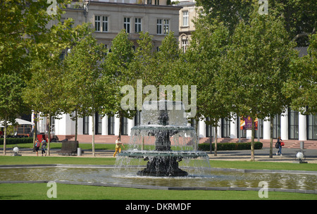 Kaskadenbrunnen, Kurhausplatz, Wiesbaden, Hessen, Deutschland Stockfoto
