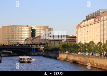 Berlin Spree Bahnhof Friedrichstraße Stockfoto