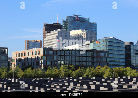 Berlin Potsdamer Platz quadratischen Stelen Feld Denkmal für die ermordeten Juden Europas Stockfoto