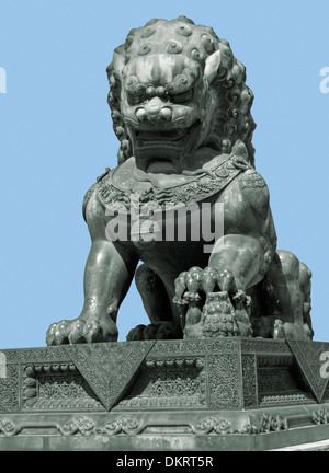 Metall Skulptur eines chinesischen Löwen Stockfoto