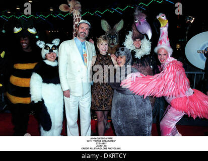 JOHN CLEESE & FRAU. MIT '' HEFTIGE CREATURES''.27/01/1997.J30A21AC Stockfoto