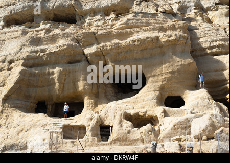 Höhlen in Matala, Pitsidia, Gemeindebezirken von Festos, Regionalbezirk Iraklio, Kreta, Griechenland Stockfoto